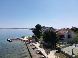 Seafront Spacious Apartment Spazzio