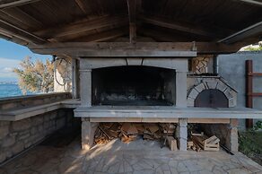 Seafront Spacious Apartment Spazzio