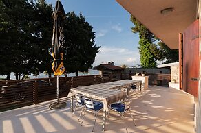 Seafront Spacious Apartment Spazzio