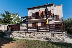 Seafront Spacious Apartment Spazzio