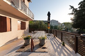 Seafront Spacious Apartment Spazzio