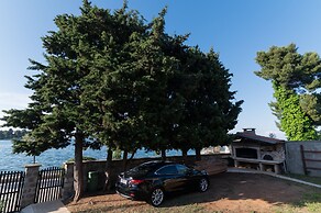 Seafront Spacious Apartment Spazzio