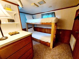 2 Story Houseboat Seeking a Captain Fishpets Ok