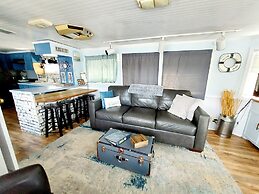 2 Story Houseboat Seeking a Captain Fishpets Ok