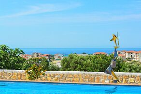 Akrolithos luxury suites