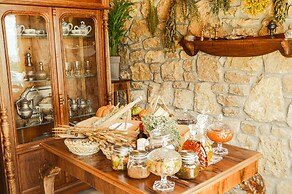 Akrolithos luxury suites