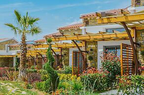 Akrolithos luxury suites