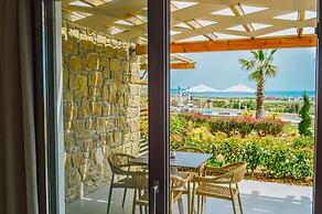 Akrolithos luxury suites