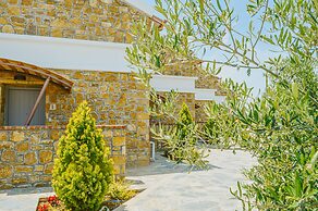 Akrolithos luxury suites