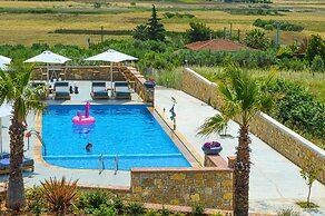 Akrolithos luxury suites