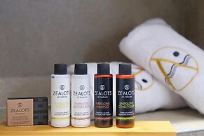 Akrolithos luxury suites