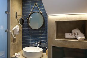 Akrolithos luxury suites