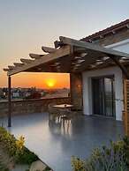 Akrolithos luxury suites