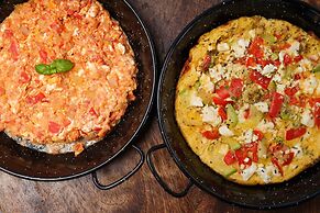 Akrolithos luxury suites