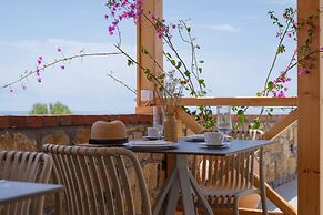 Akrolithos luxury suites