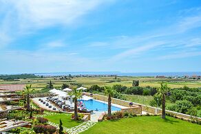 Akrolithos luxury suites