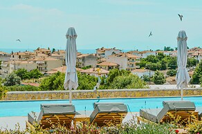 Akrolithos luxury suites