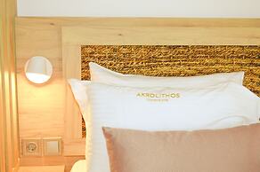 Akrolithos luxury suites