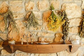 Akrolithos luxury suites