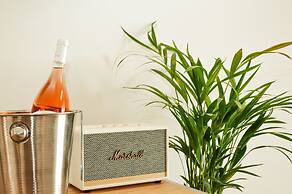 Akrolithos luxury suites