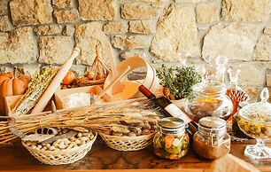 Akrolithos luxury suites