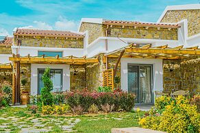 Akrolithos luxury suites