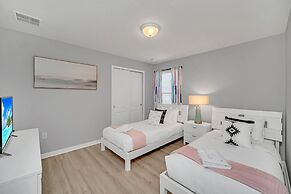 Beautiful Contemporary Decor With Themed Rooms, Game Room and Theater