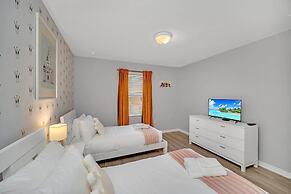 Beautiful Contemporary Decor With Themed Rooms, Game Room and Theater