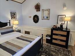 Butterfield Inn Main Street Cottages