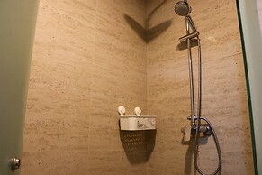 Minimalist and Comfort 1BR at Gold Coast Apartment