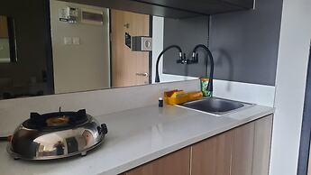 Nice and Cozy Studio at Monroe Tower Apartment