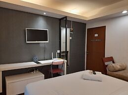 Modern Studio Room at Gateway Ahmad Yani Cicadas Apartment