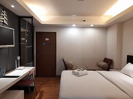 Modern Studio Room at Gateway Ahmad Yani Cicadas Apartment