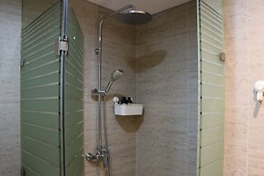 Comfort and Elegant 1BR at Gold Coast Apartment