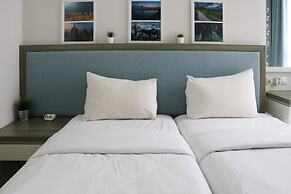 Comfort and Elegant 1BR at Gold Coast Apartment