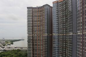 Comfort and Elegant 1BR at Gold Coast Apartment