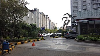 Elegant 3BR + 1 Apartment with Private Lift & 80 mbps internet at The 