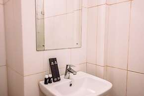 Comfortable Studio Room near Airport at Skylounge Tamansari Apartment