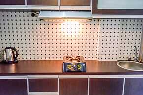 Comfortable Studio Room near Airport at Skylounge Tamansari Apartment