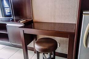 Comfortable Studio Room near Airport at Skylounge Tamansari Apartment