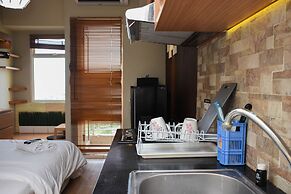 Cozy Living Studio at Springlake Summarecon Bekasi Apartment