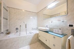 Suite 22