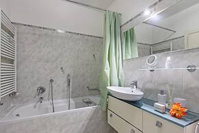 Suite 22