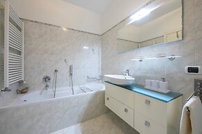 Suite 22