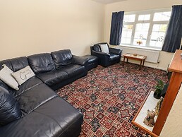 13 Lyndhurst Avenue