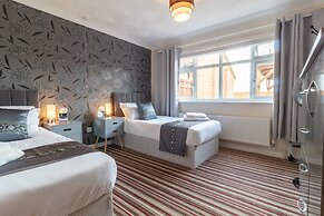 Cedar Drive, Holbeach - 1 to 4 - Self Catering