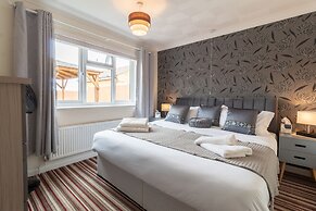 Cedar Drive, Holbeach - 1 to 4 - Self Catering