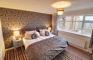 Cedar Drive, Holbeach - 1 to 4 - Self Catering