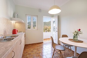 Marina Beachfront Apartment by Konnect, Ipsos Corfu