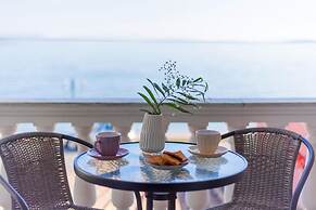 Marina Beachfront Apartment by Konnect, Ipsos Corfu